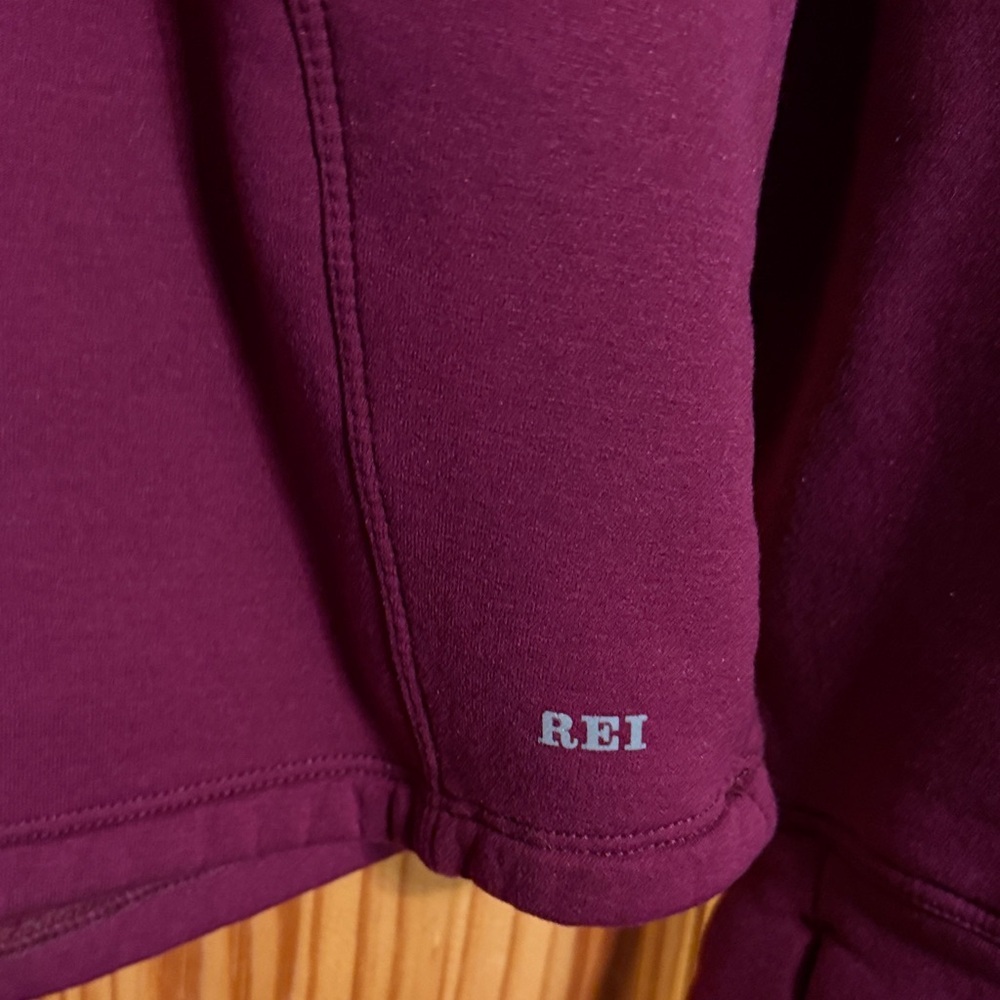 REI half-zip fleece pullover in Burgandy - Picture 6 of 10